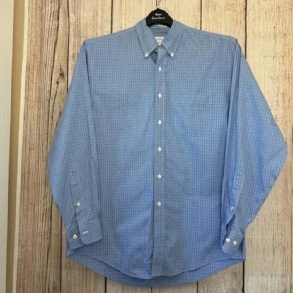 Brooks Brothers 346 Mens Button Down Shirt size Medium